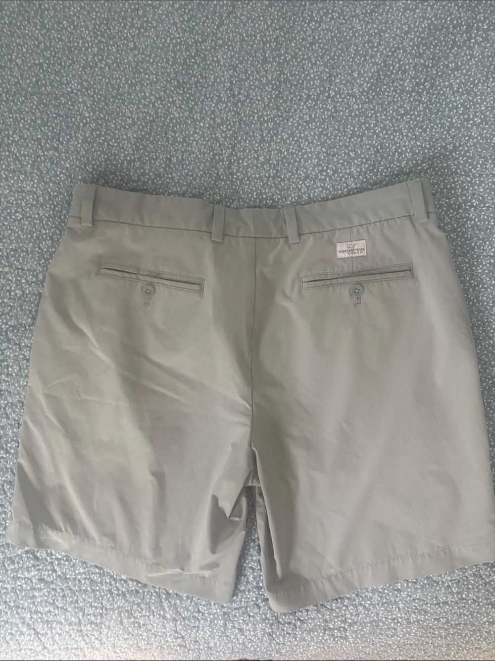 Vineyard Vines Breaker Men's Flat Front Shorts - Light Gray